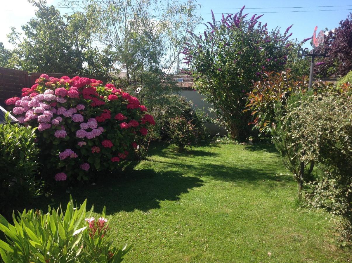 Le Jardin Des Poules Bed and Breakfast Thiétreville Eksteriør billede