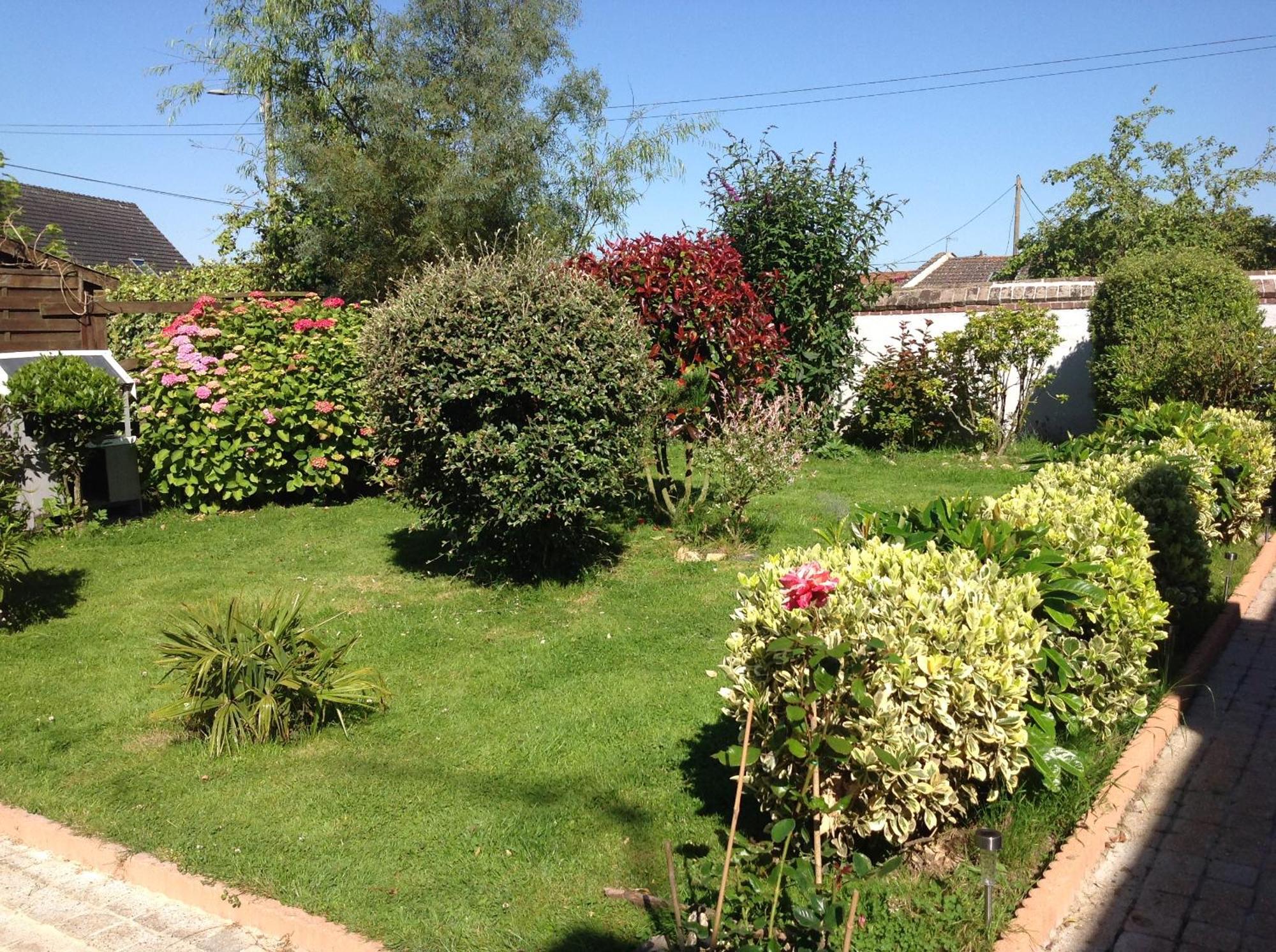 Le Jardin Des Poules Bed and Breakfast Thiétreville Eksteriør billede